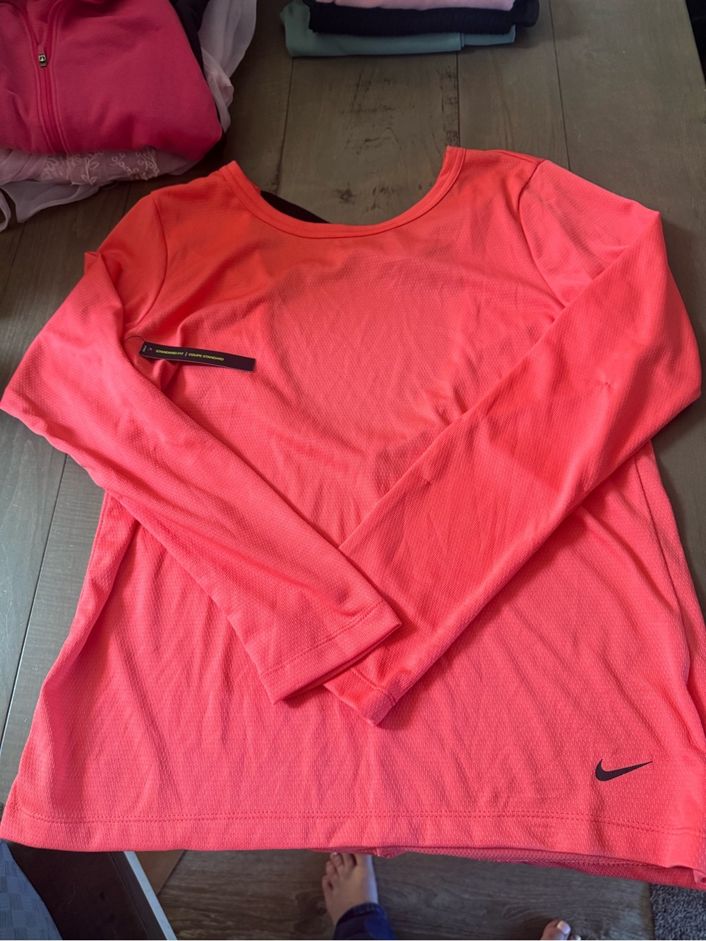 Nike Size Small NWT Women's Long Sleeve Athletic T-Shirt Coral